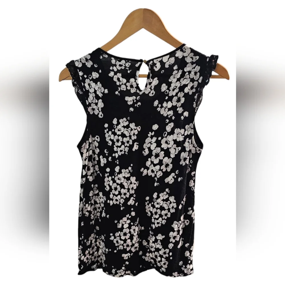 Elle - Sleeveless Lace Floral Black and White Pleated Strip Blouse Top - Picture 2 of 6